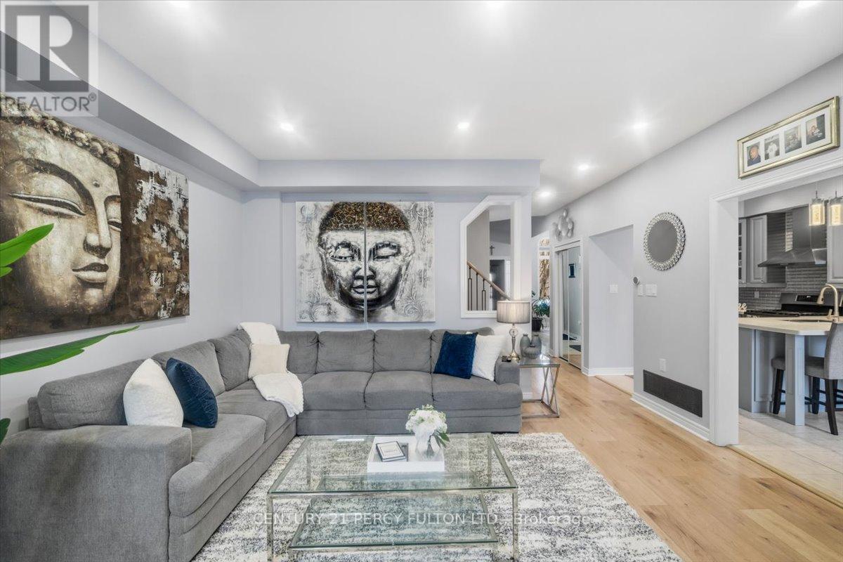 67 Kenilworth Cres - Family Room