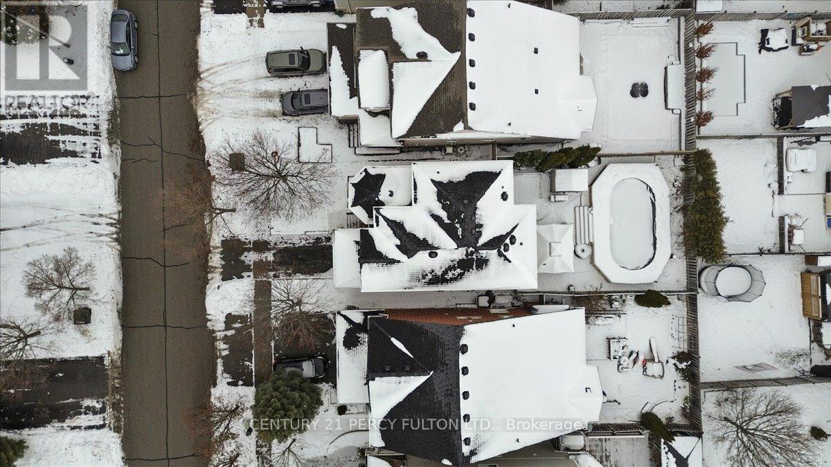 67 Kenilworth Cres - drone