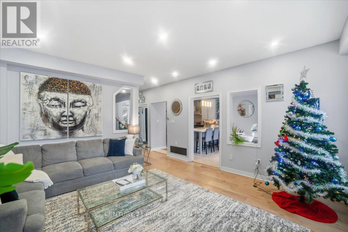 67 Kenilworth Cres - Family Room