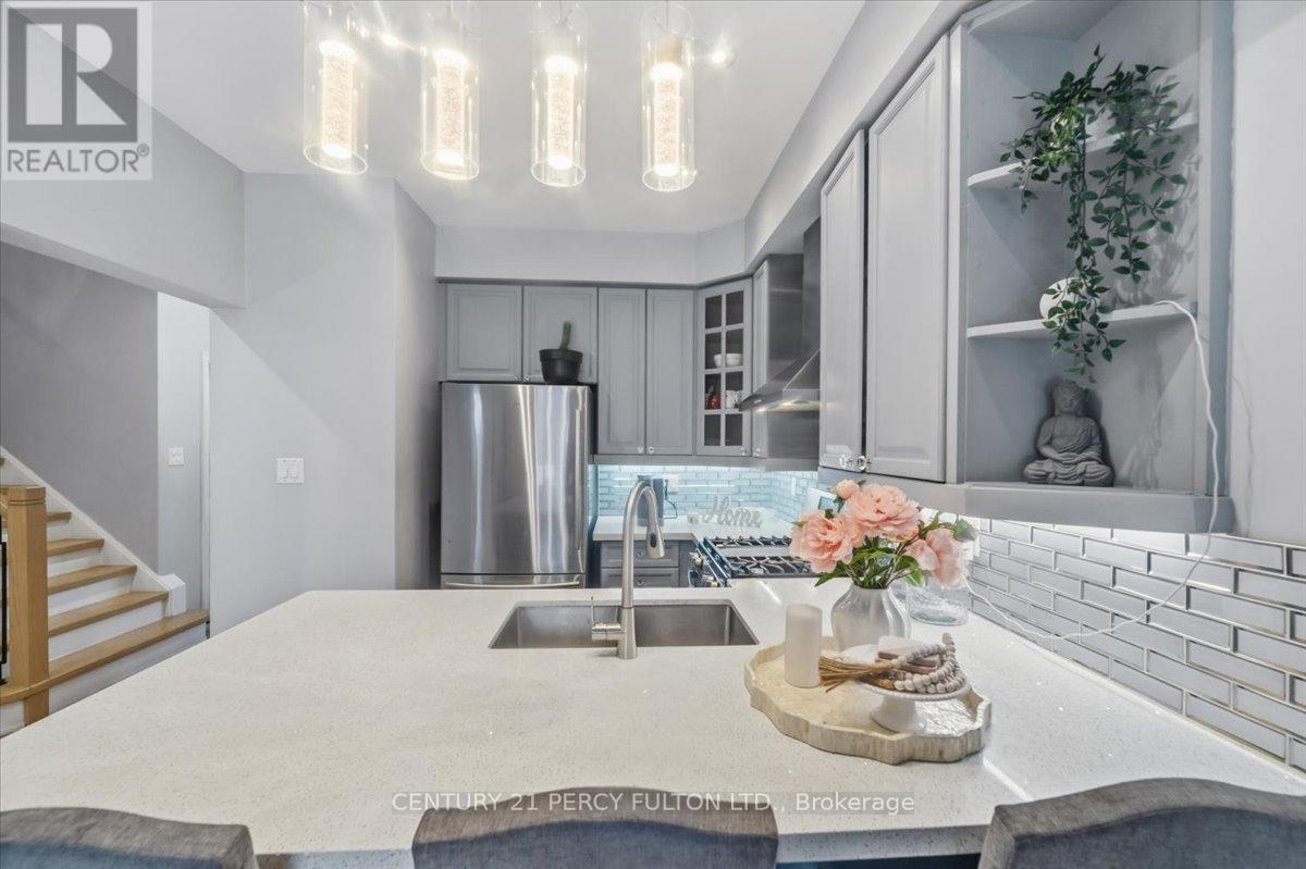 67 Kenilworth Cres - Eat in Kitchen