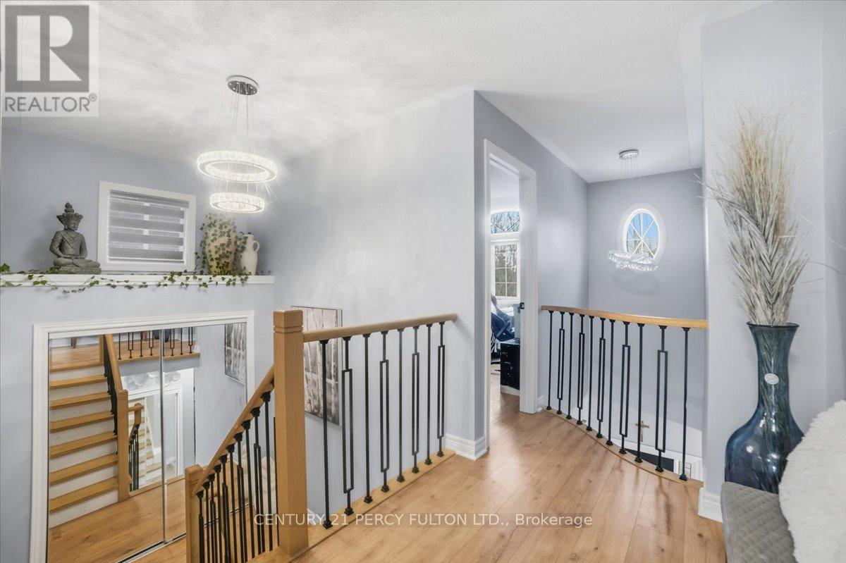 67 Kenilworth Cres - Second Foor Hallway