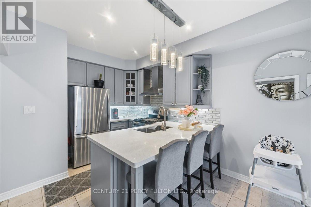 67 Kenilworth Cres - Eat in Kitchen