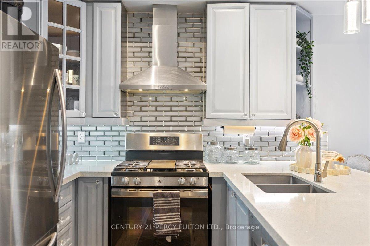 67 Kenilworth Cres - Eat in Kitchen