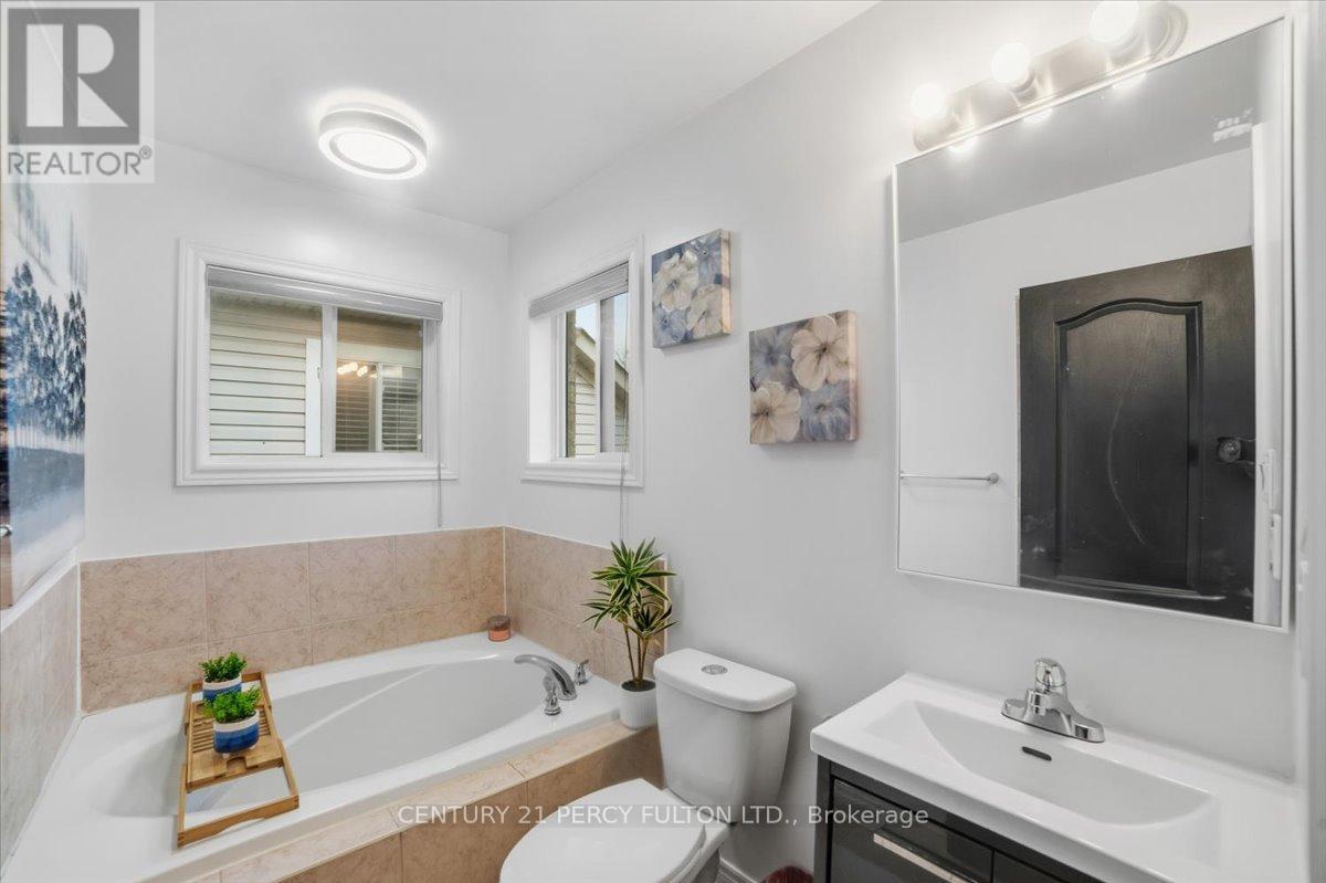 67 Kenilworth Cres - Washroom