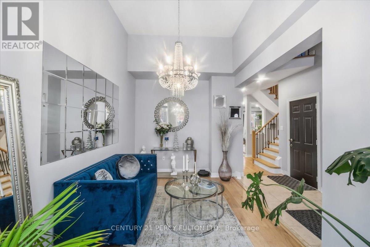 67 Kenilworth Cres - Living Room