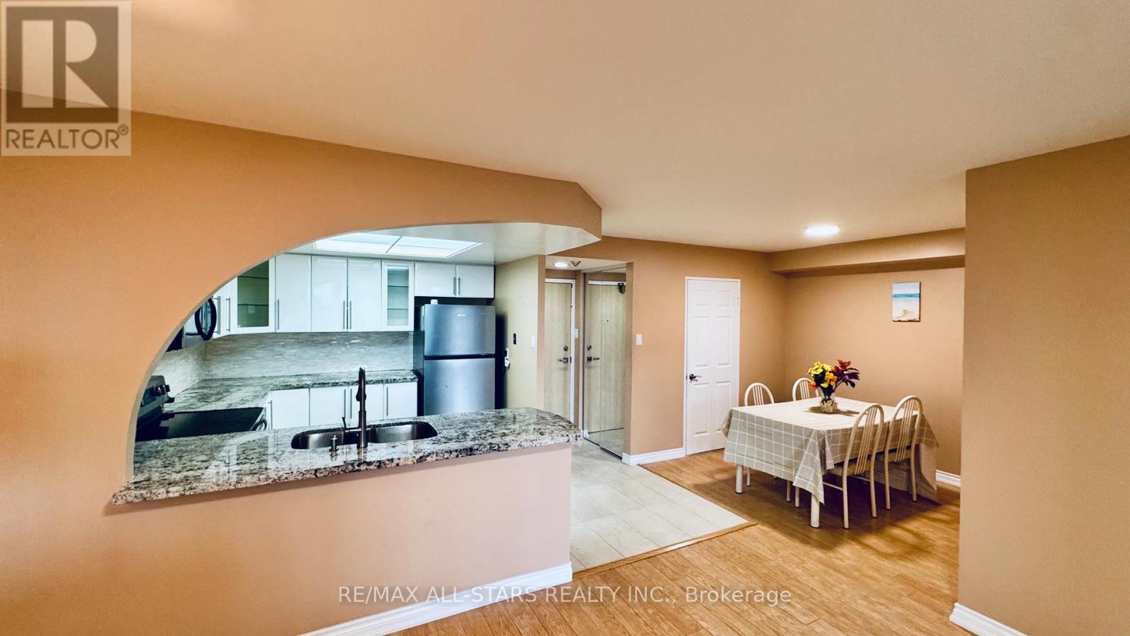 #402 7601 BATHURST STREET - 16