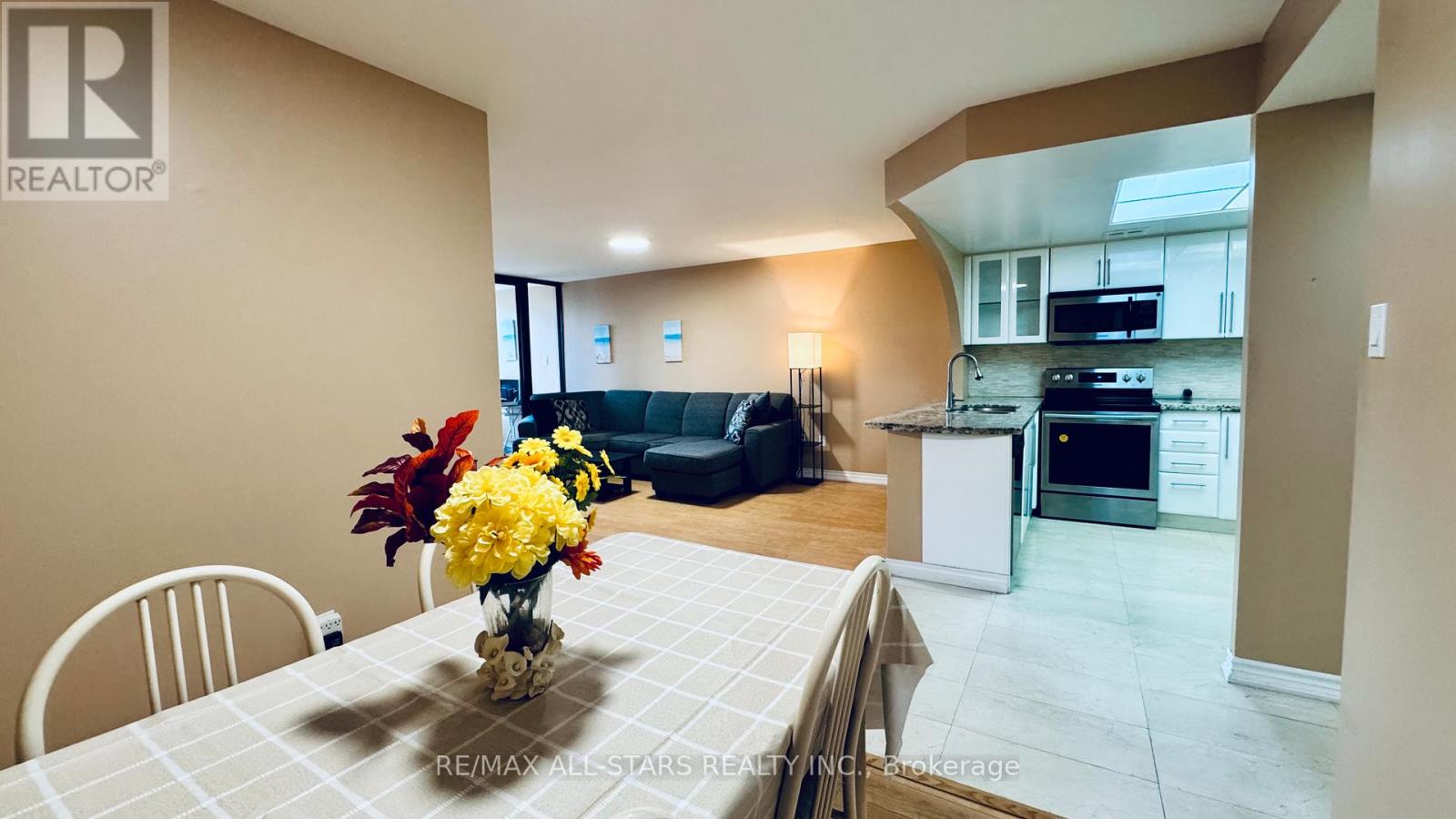 #402 7601 BATHURST STREET - 18