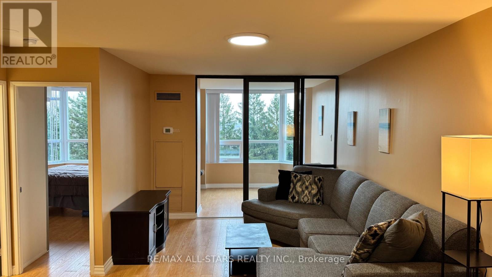 #402 7601 BATHURST STREET - 6