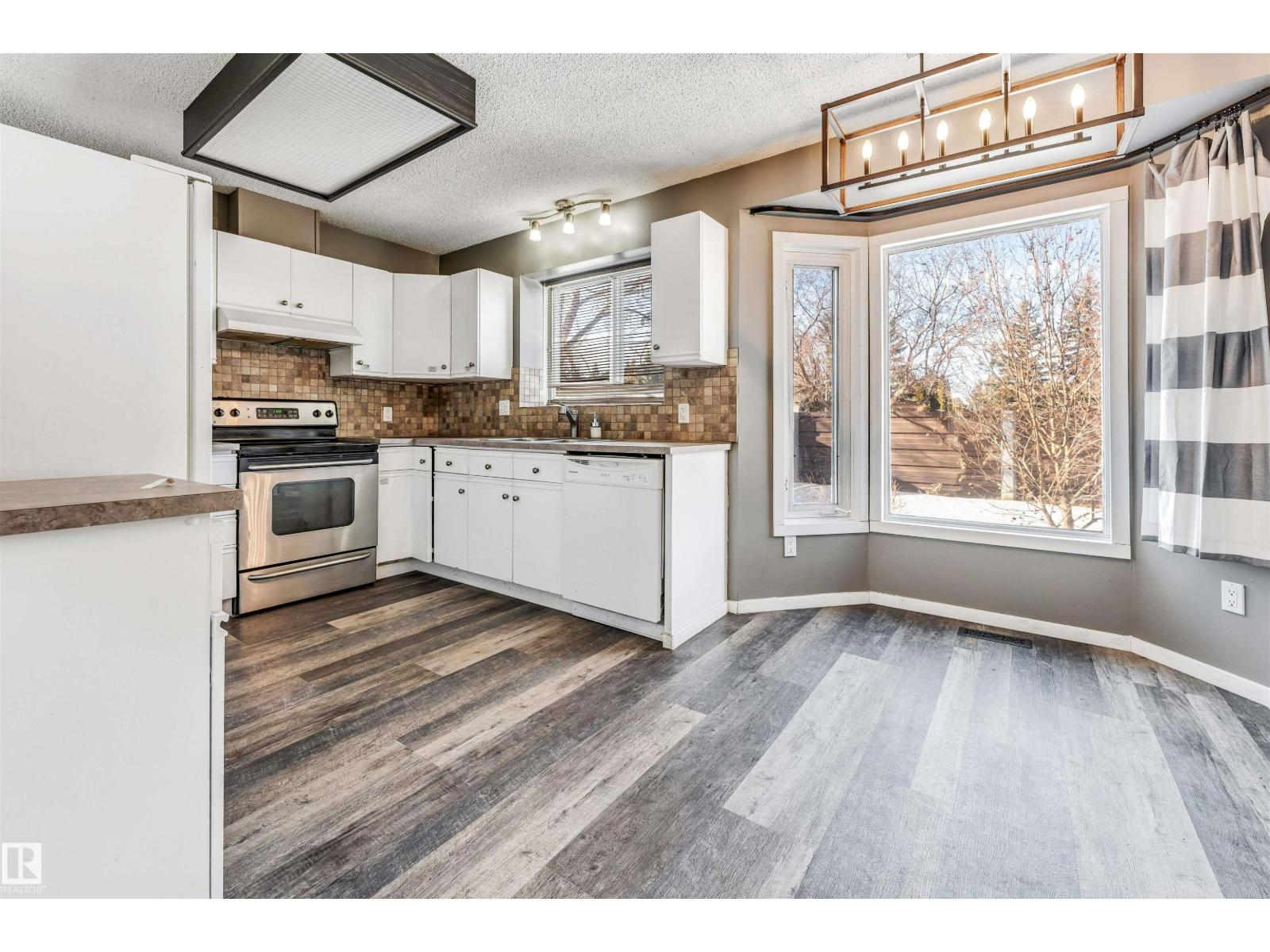 3824 48 ST NW - 24