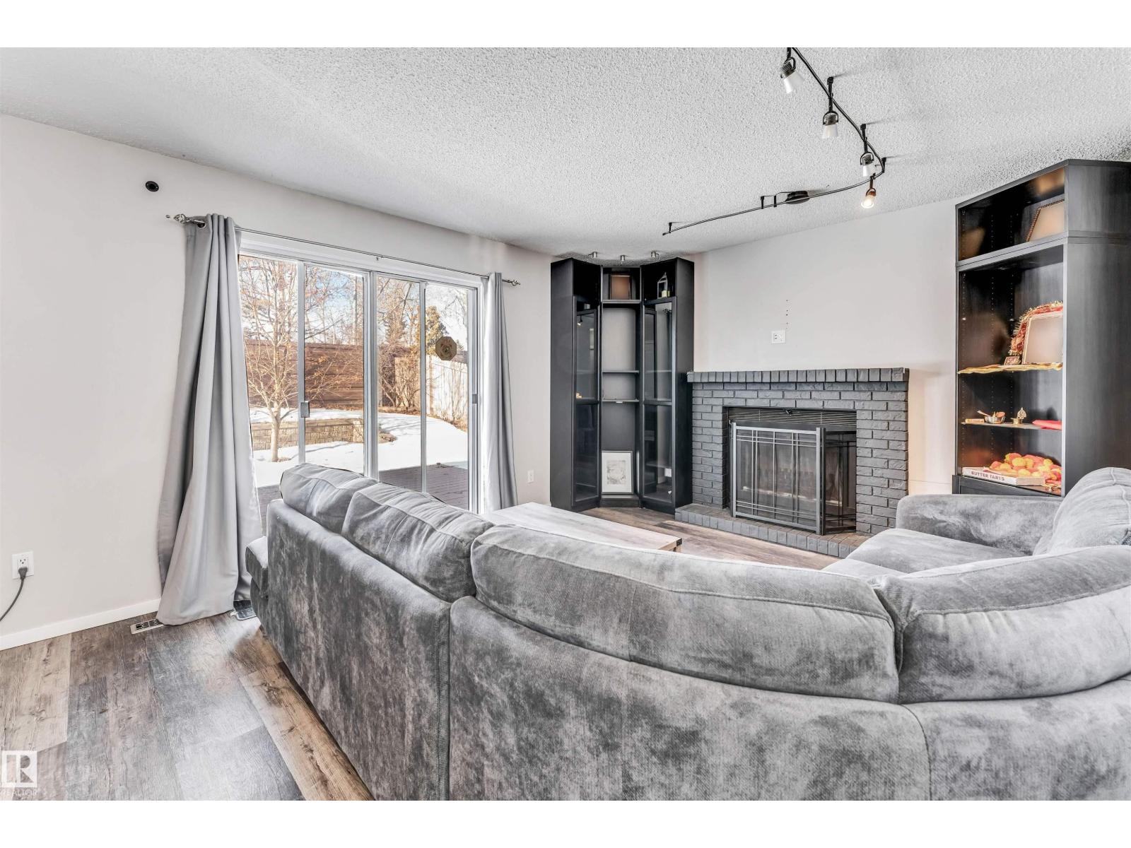 3824 48 ST NW - 29