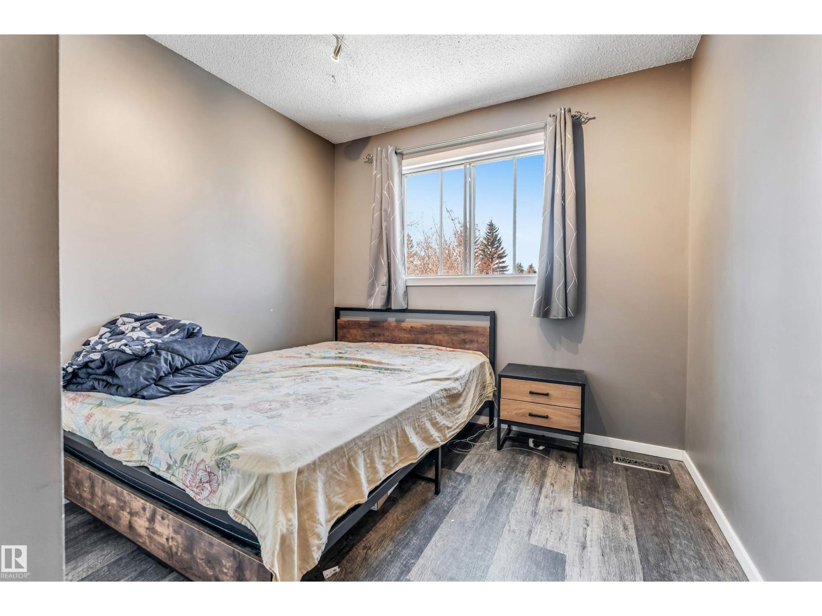 3824 48 ST NW - 37