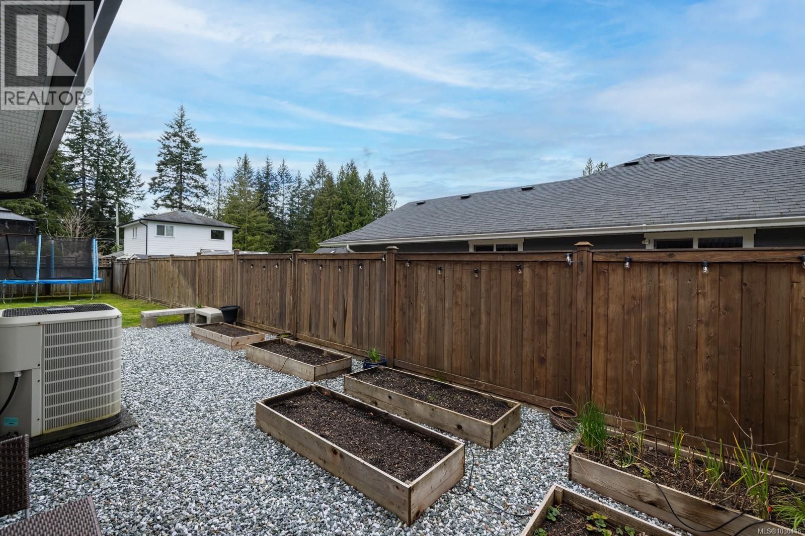 1320 BONNER CRES - 23