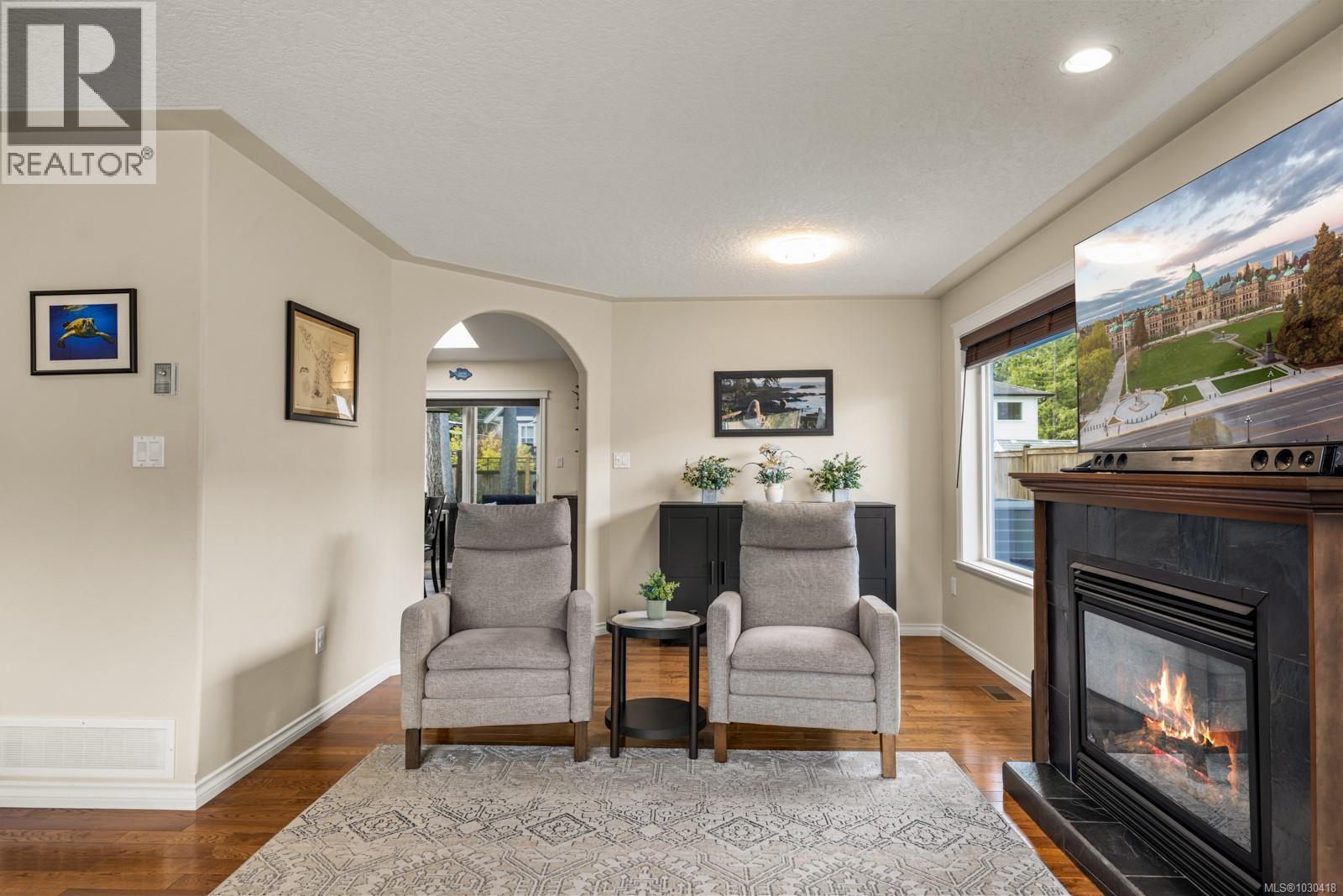 1320 BONNER CRES - 4