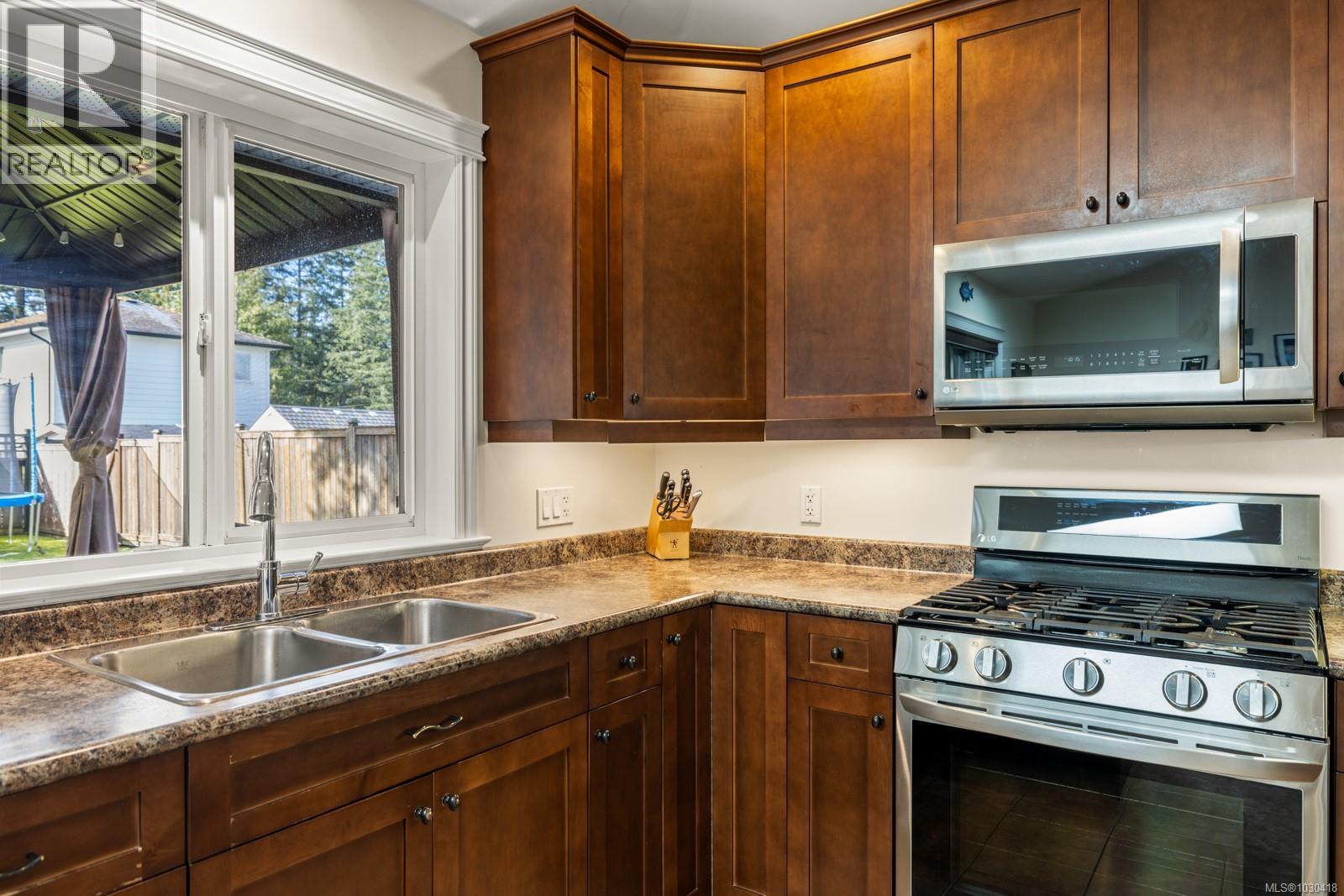 1320 BONNER CRES - 7