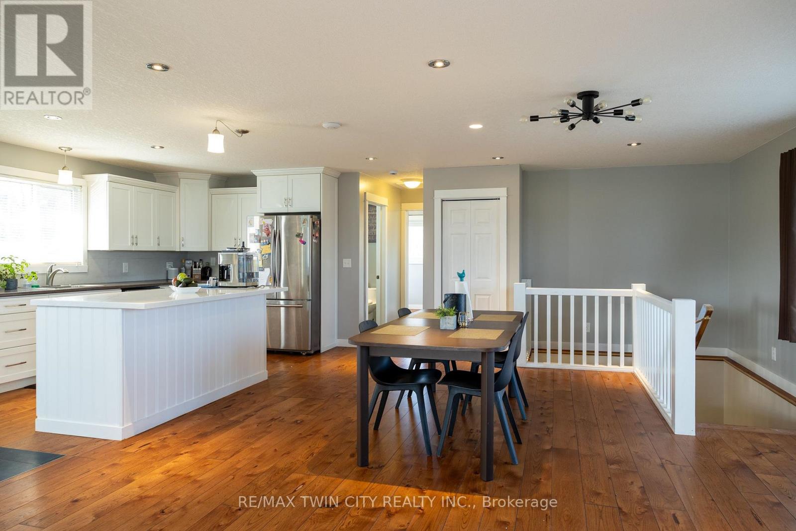 4595 KELVIN ROAD - 9