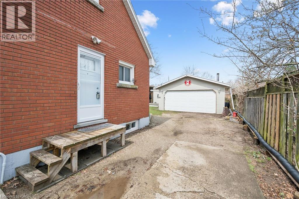 18 CLOSE Avenue - 36