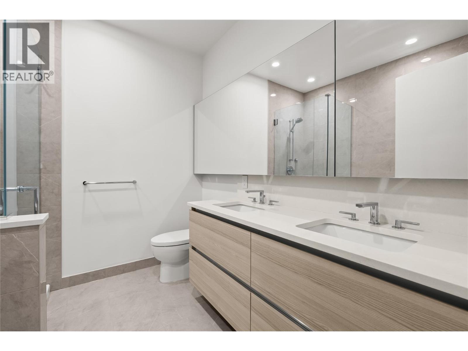 #2107 238 Leon Avenue - 26
