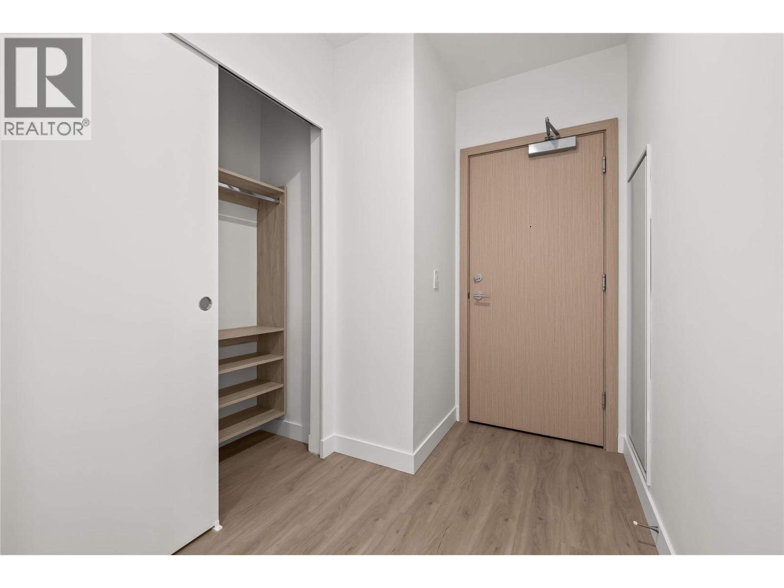 #2107 238 Leon Avenue - 4