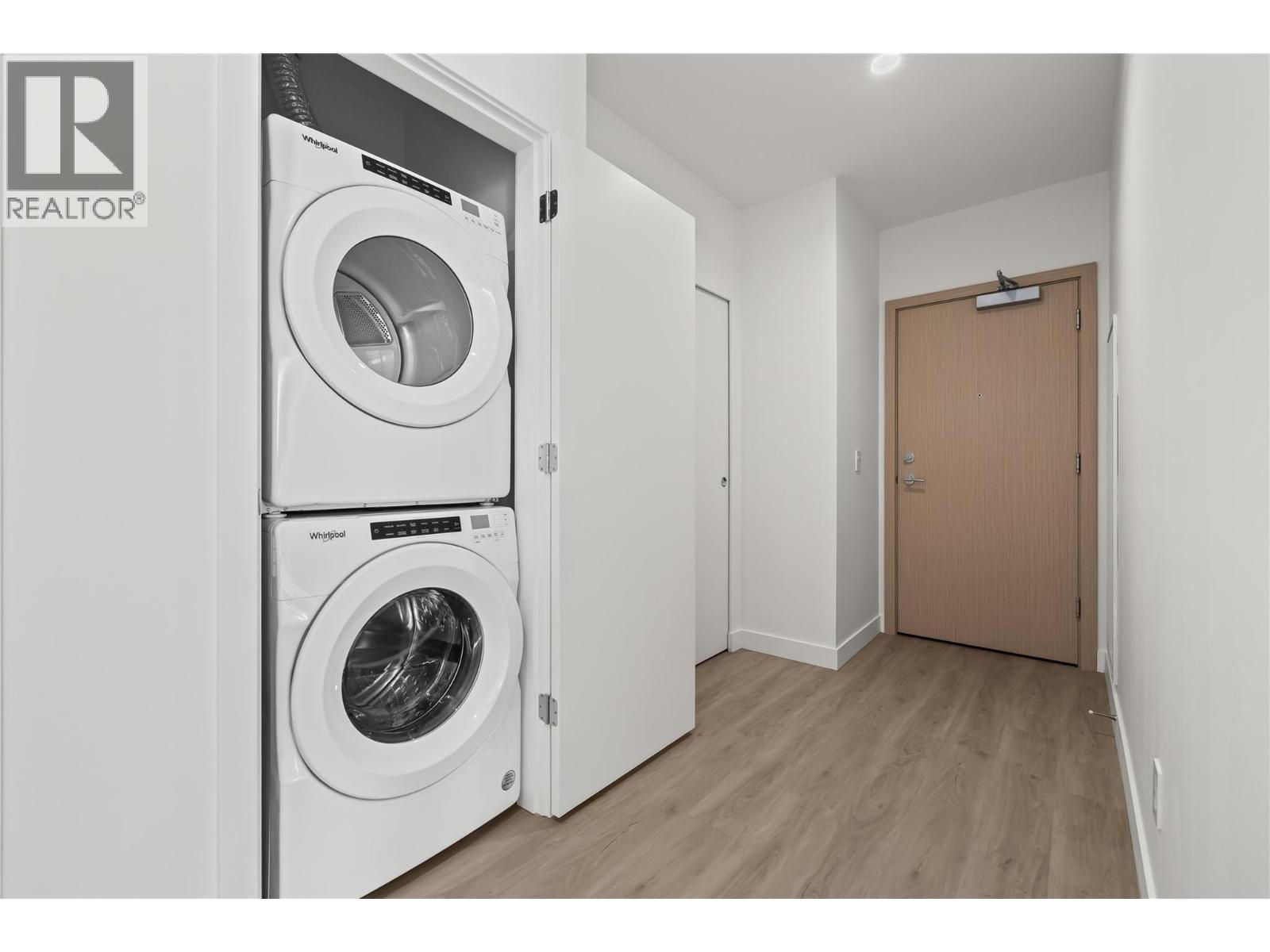 #2107 238 Leon Avenue - 5