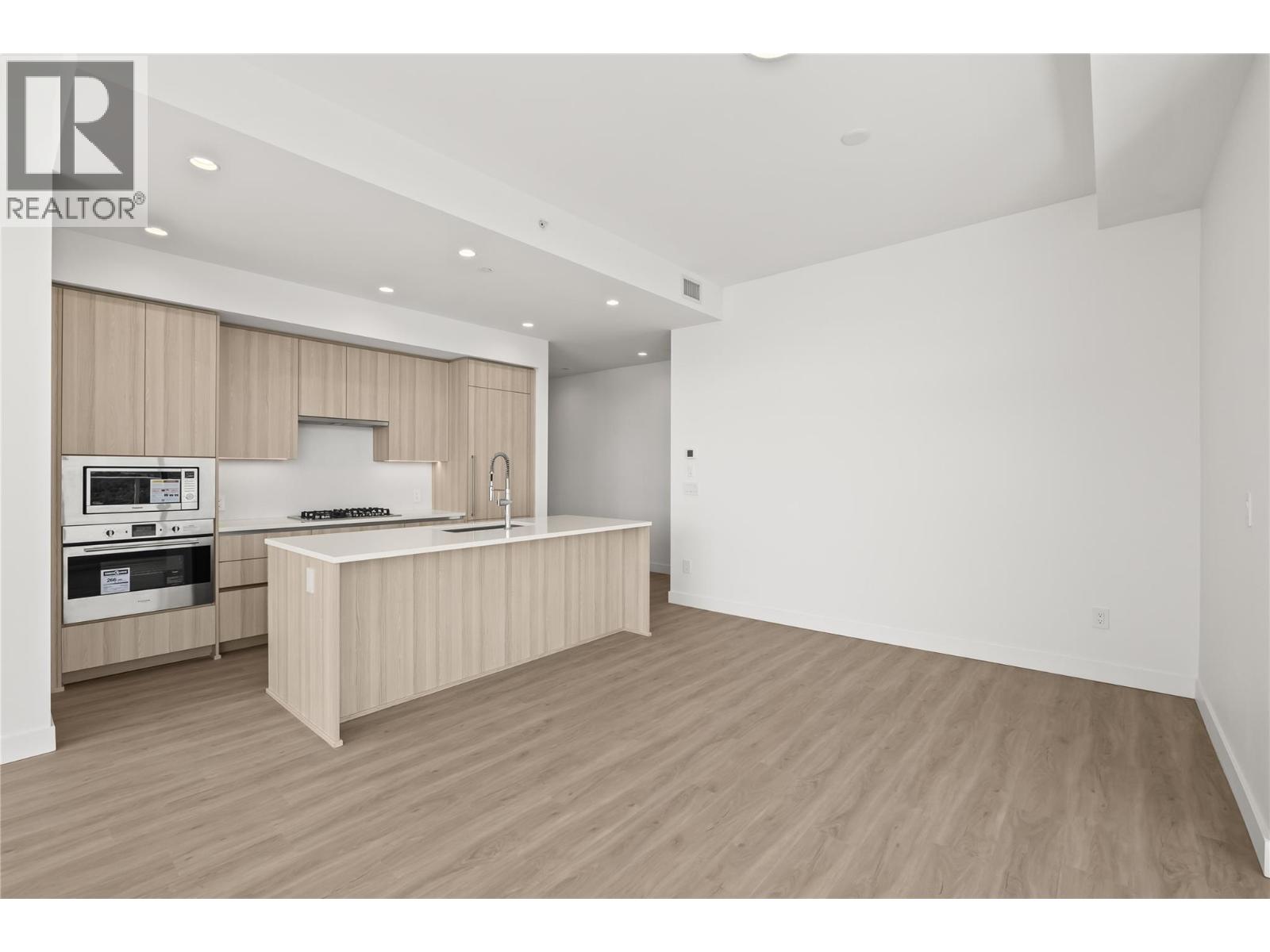 #2107 238 Leon Avenue - 8