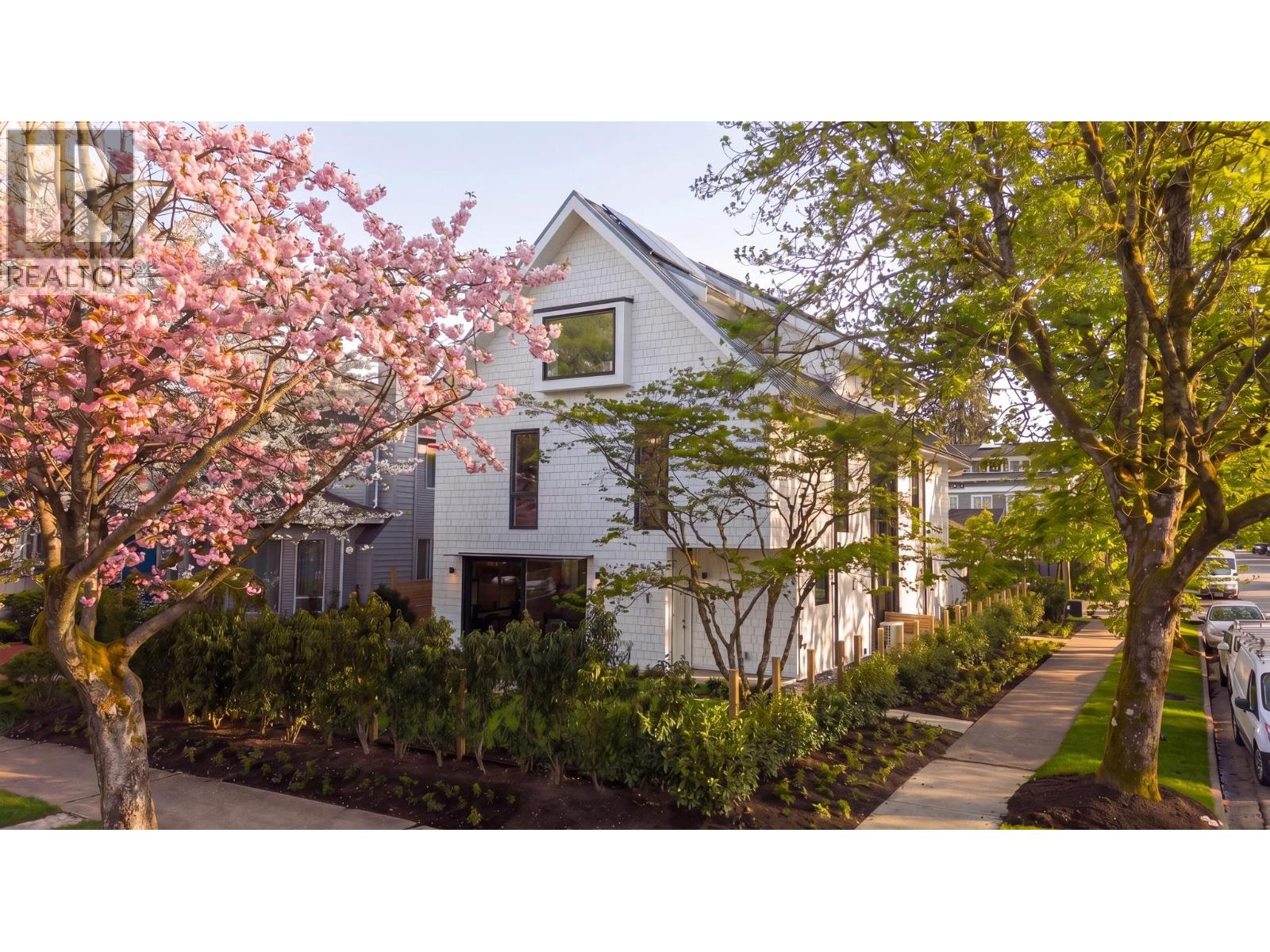 1 2830 MUSQUEAMVIEW STREET