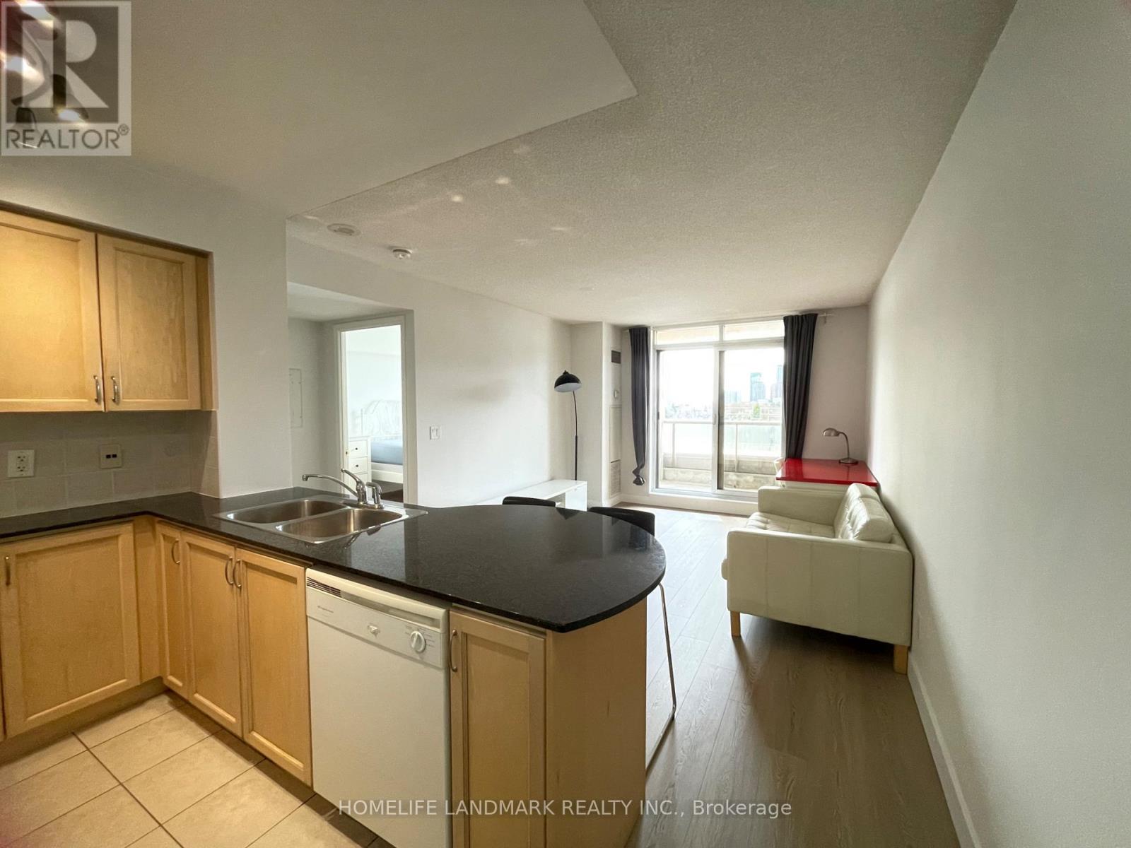 501 - 18 KENASTON GARDENS