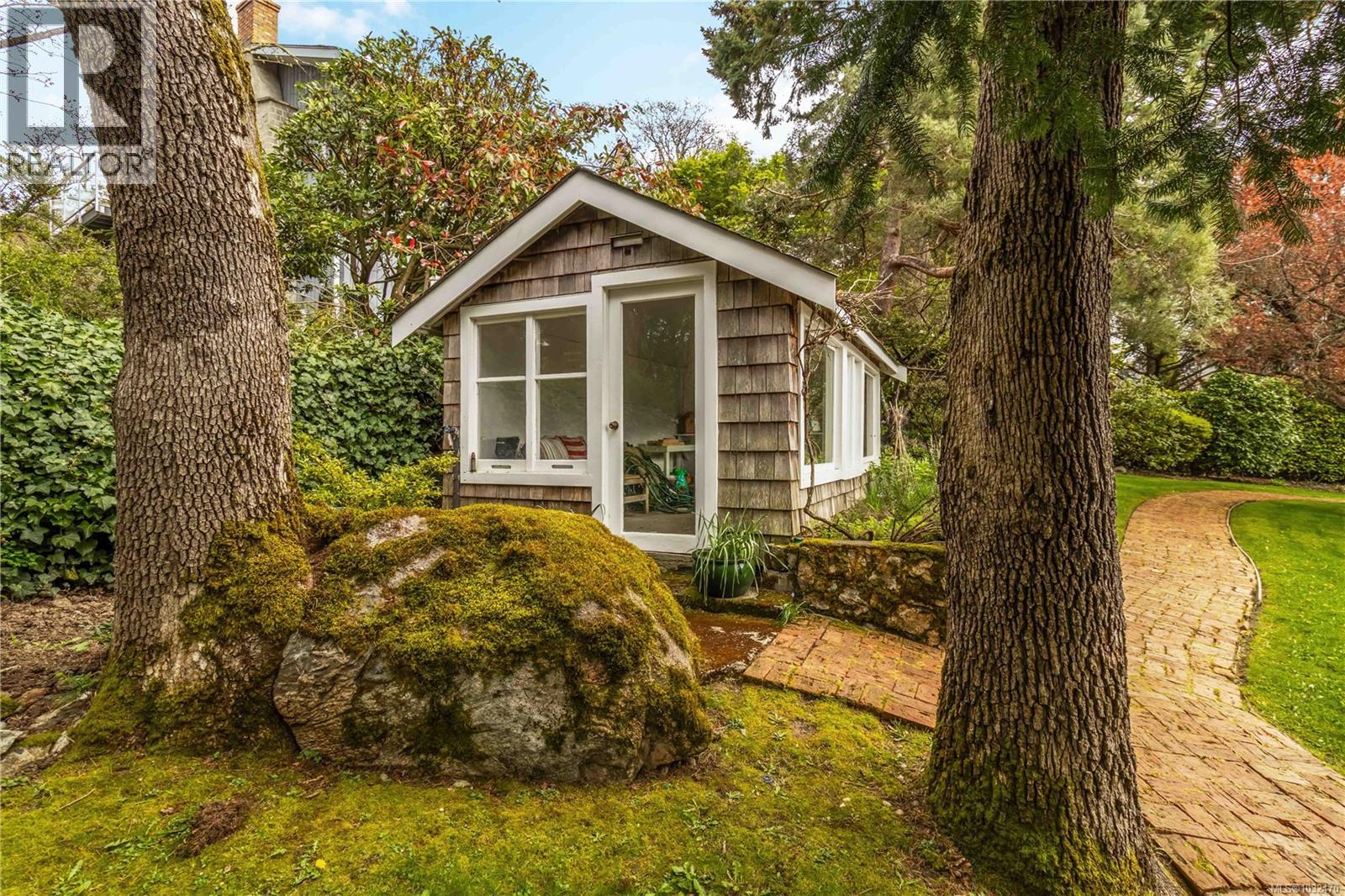 101 1196 Clovelly Terrace, Saanich