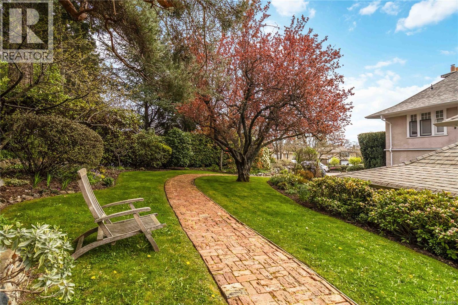 101 1196 Clovelly Terrace, Saanich