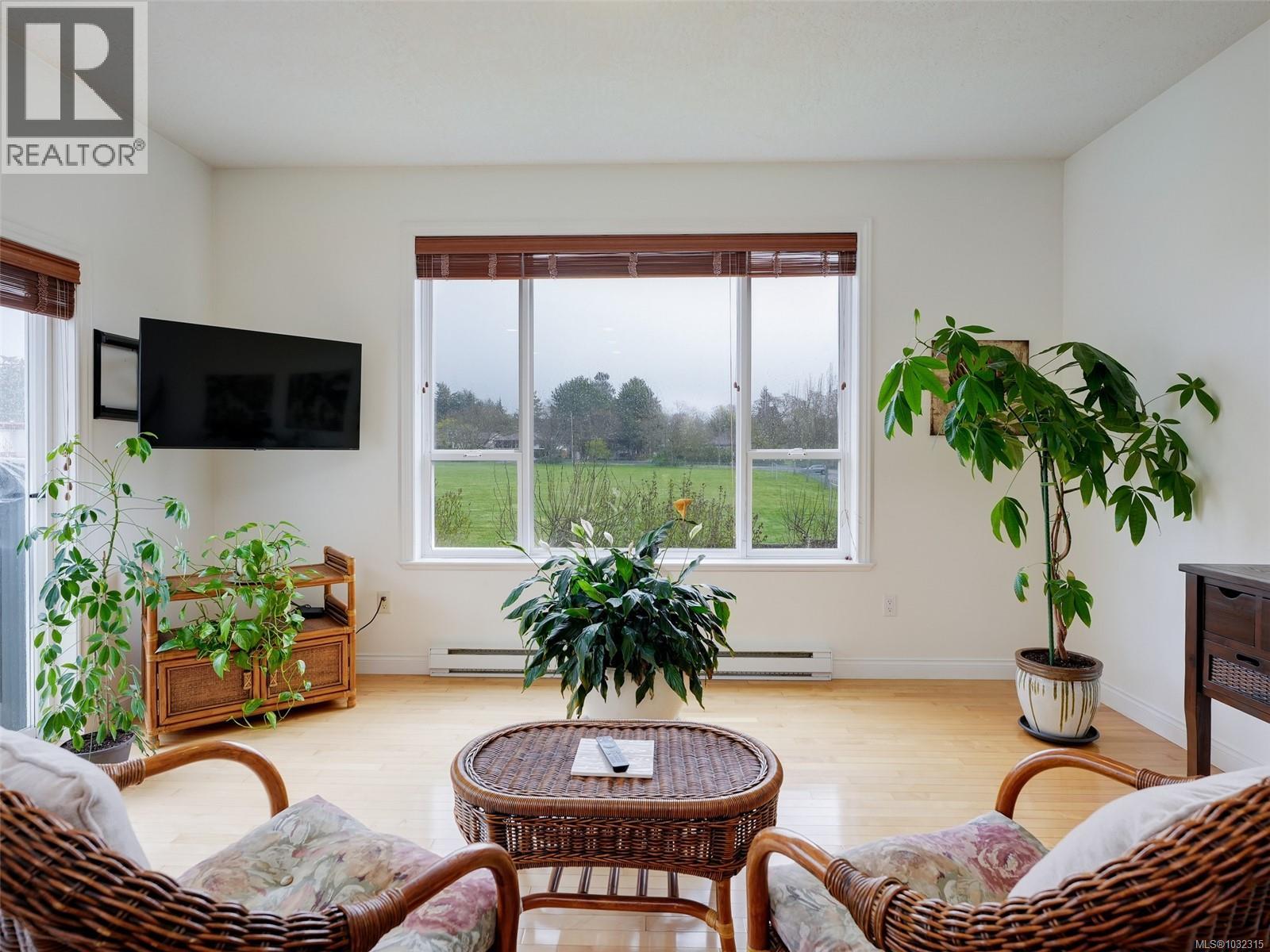  4205 Oakview Place, Saanich