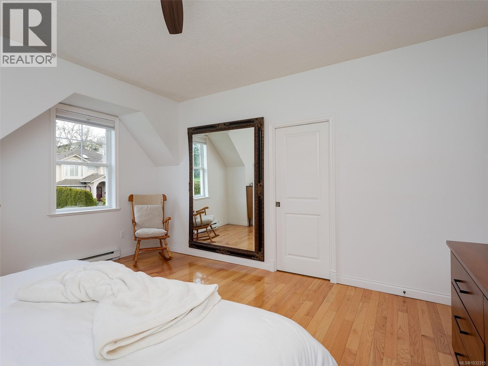  4205 Oakview Place, Saanich