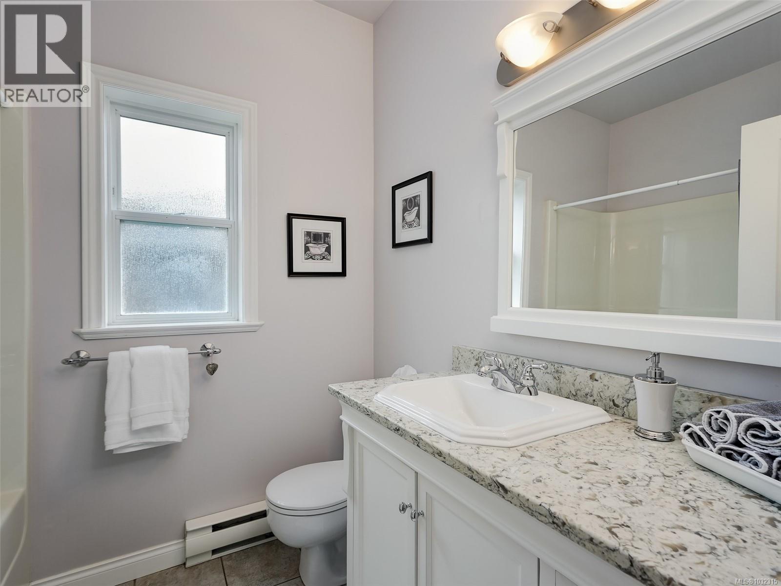  4205 Oakview Place, Saanich