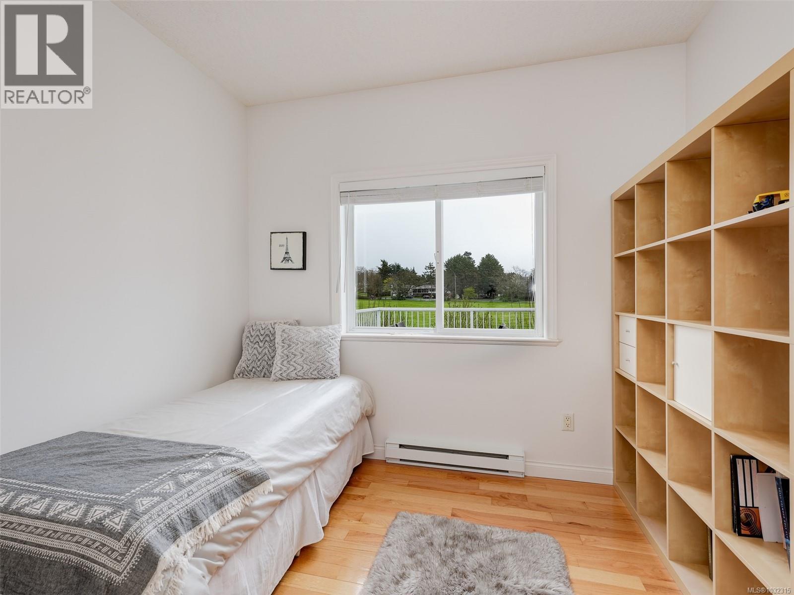  4205 Oakview Place, Saanich