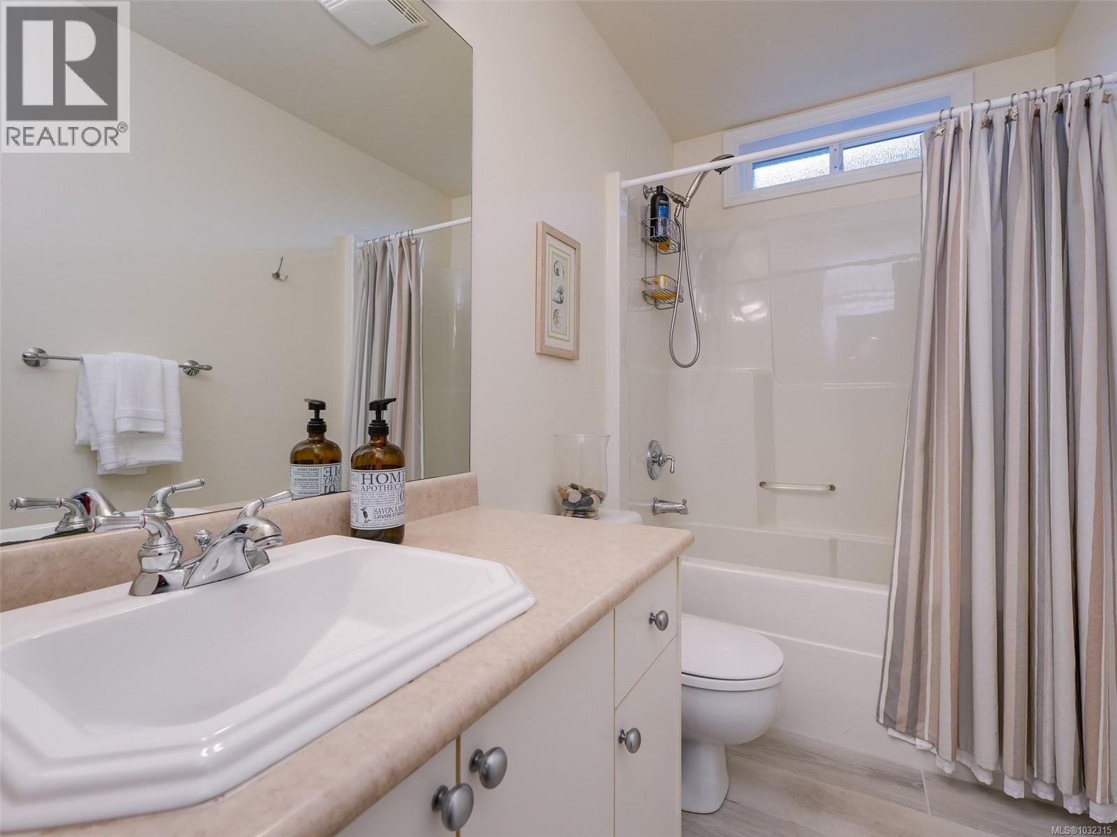  4205 Oakview Place, Saanich