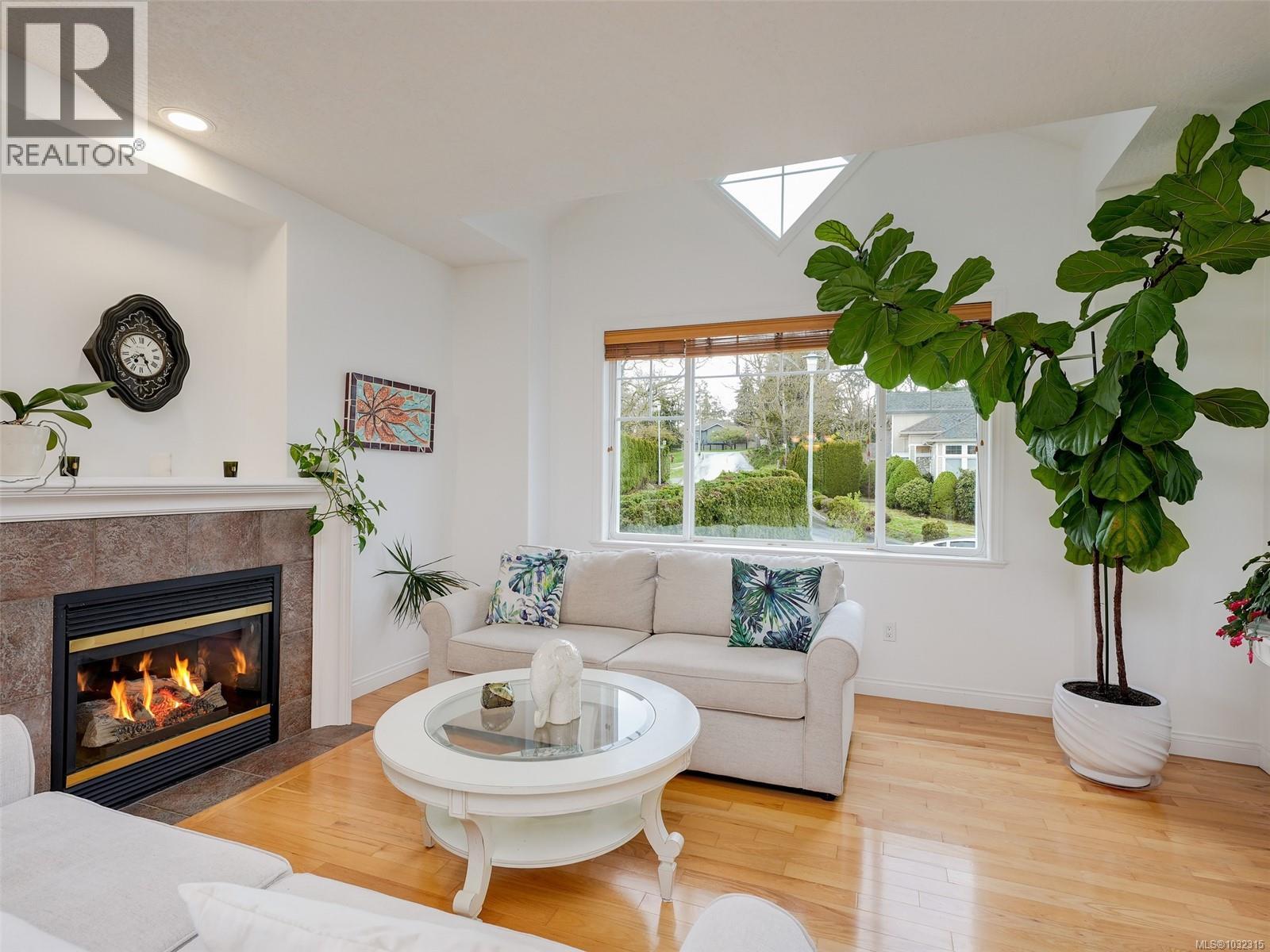  4205 Oakview Place, Saanich