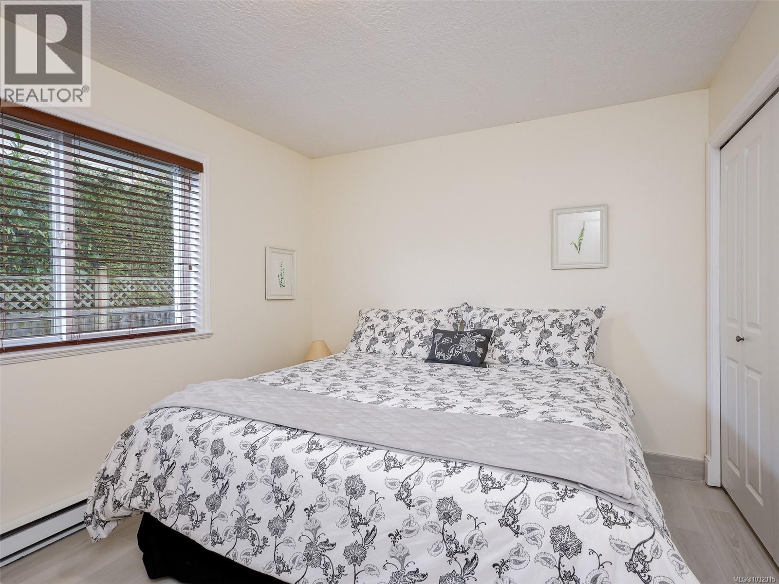  4205 Oakview Place, Saanich