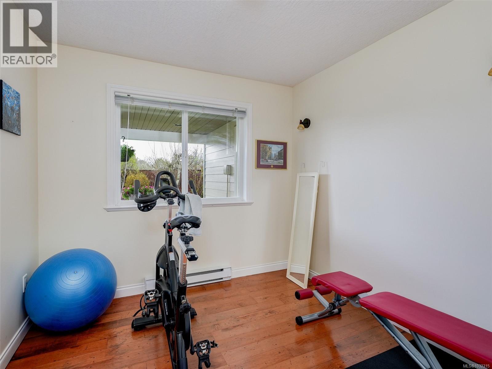  4205 Oakview Place, Saanich