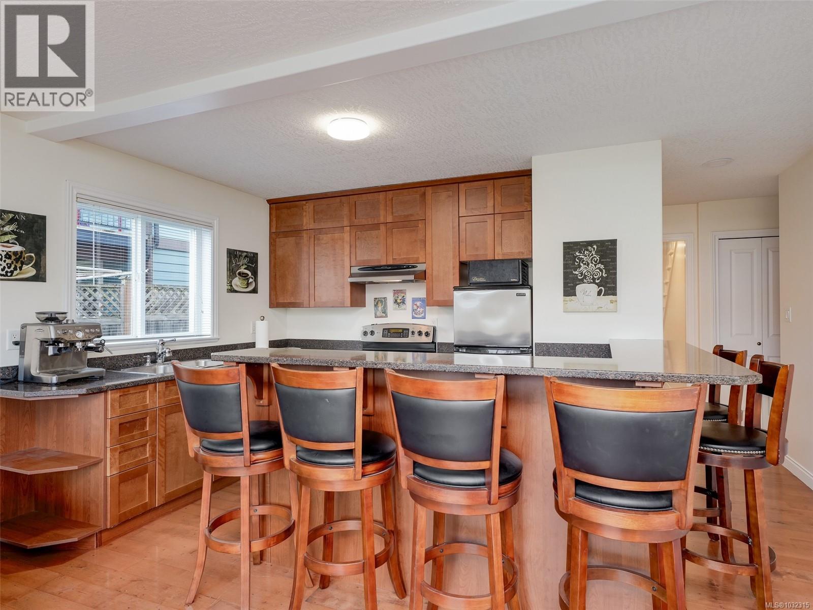  4205 Oakview Place, Saanich