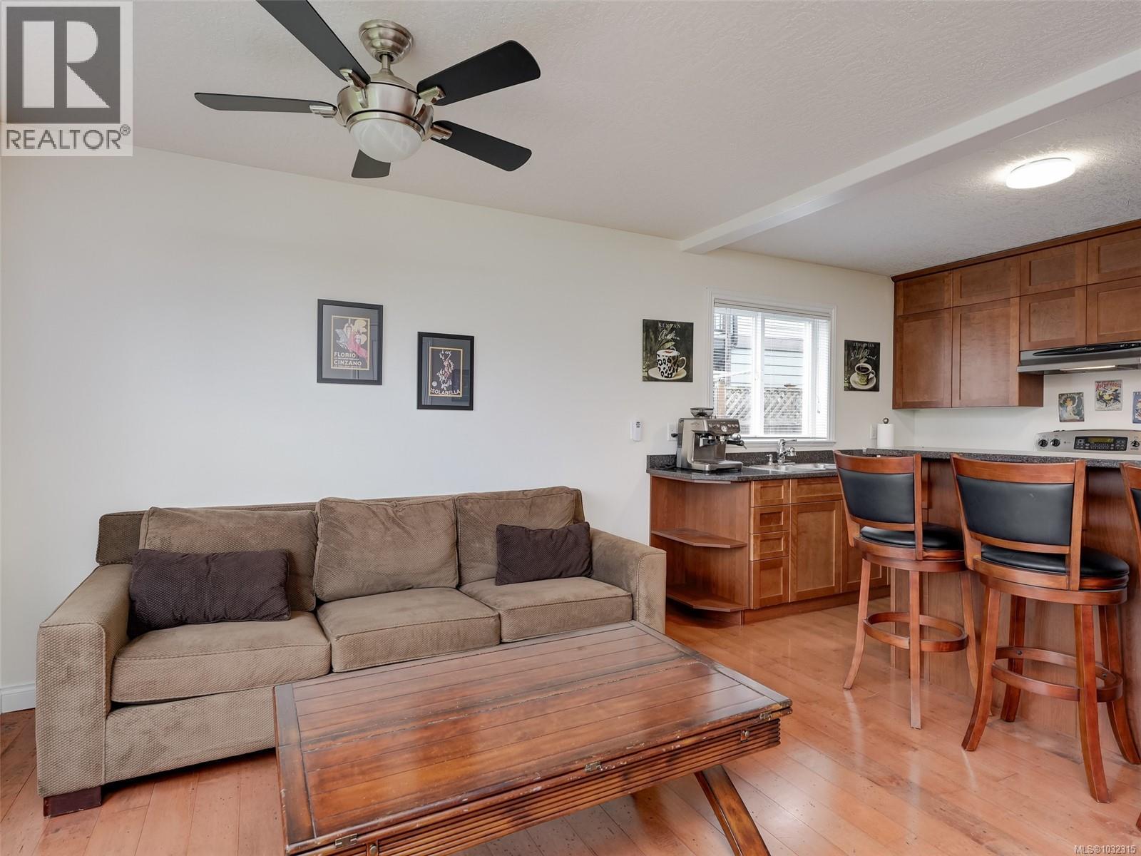  4205 Oakview Place, Saanich