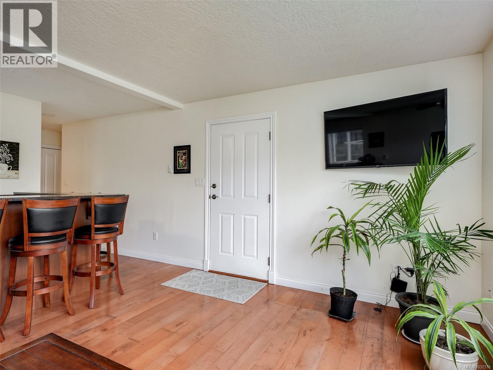  4205 Oakview Place, Saanich