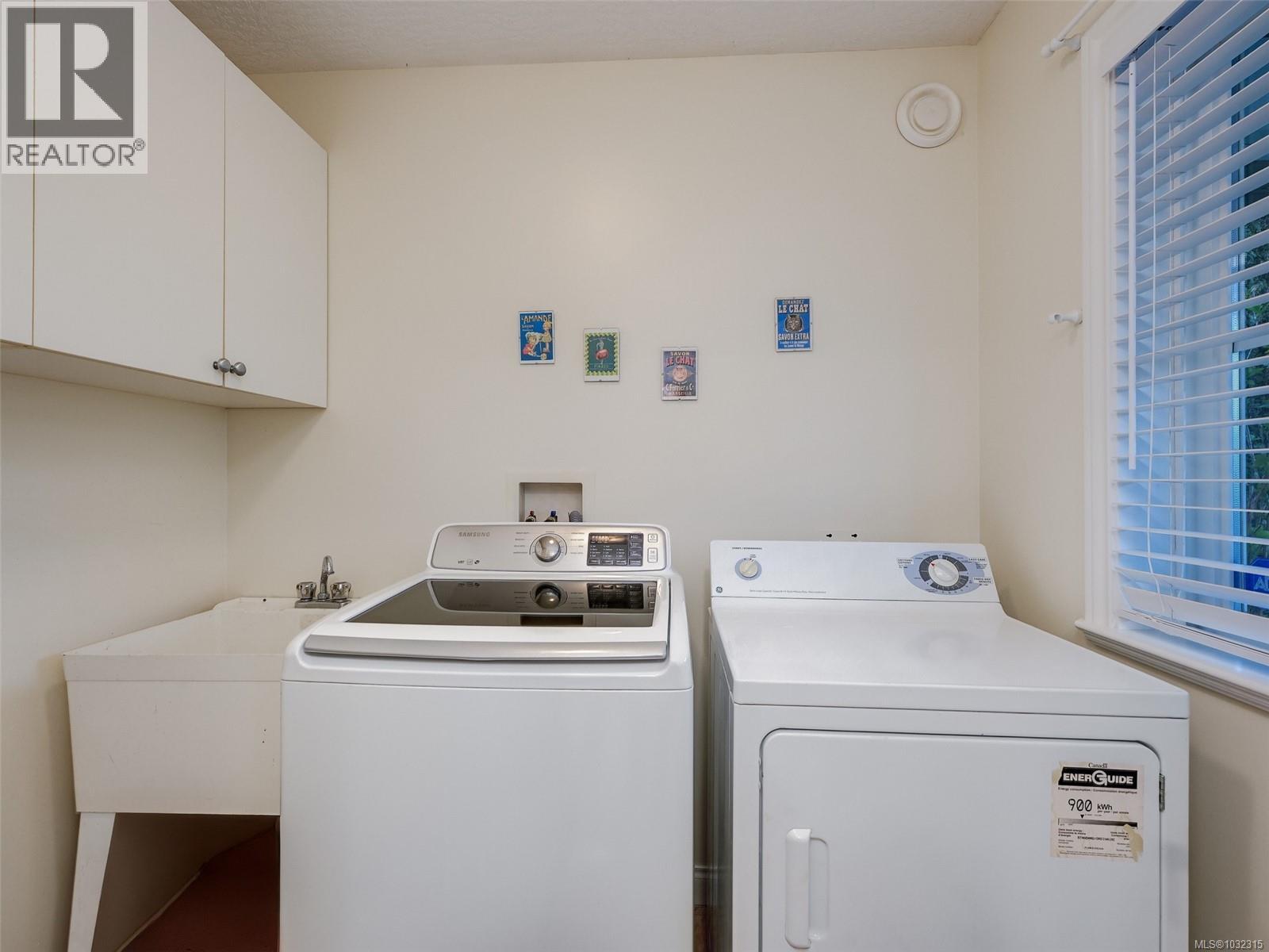  4205 Oakview Place, Saanich