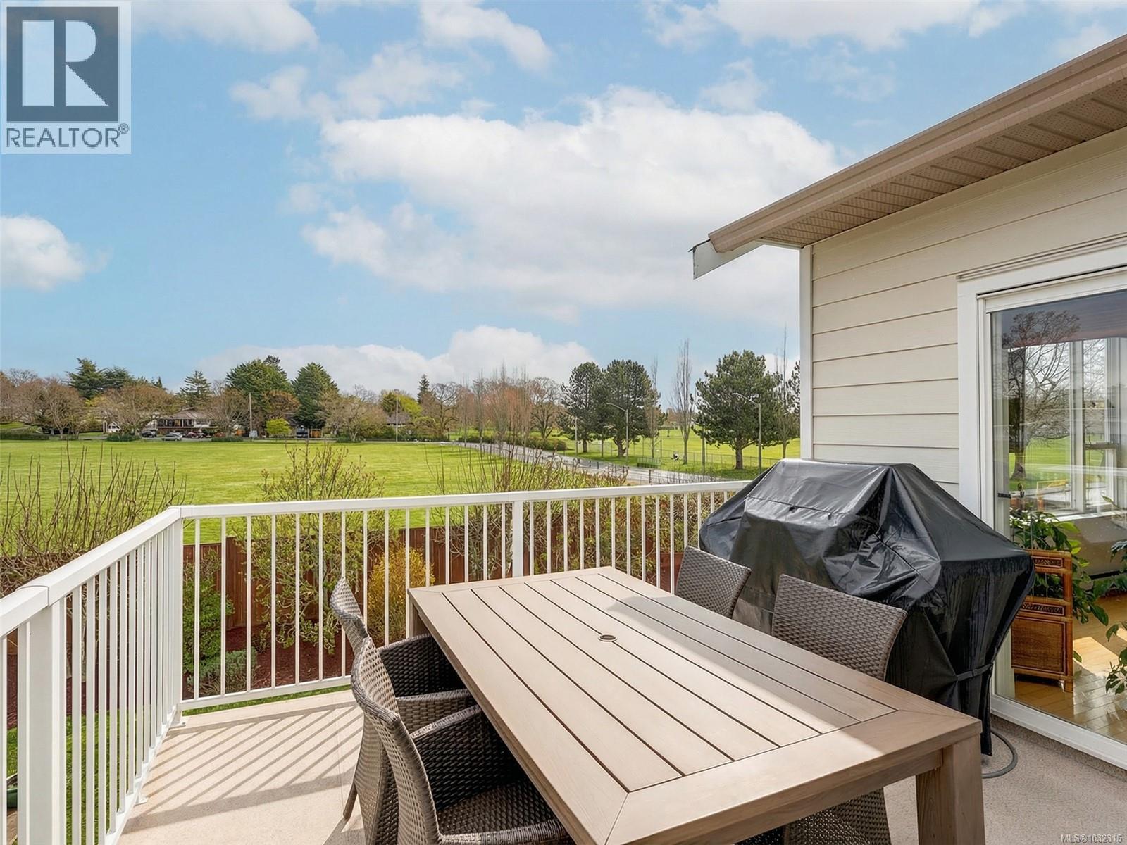  4205 Oakview Place, Saanich