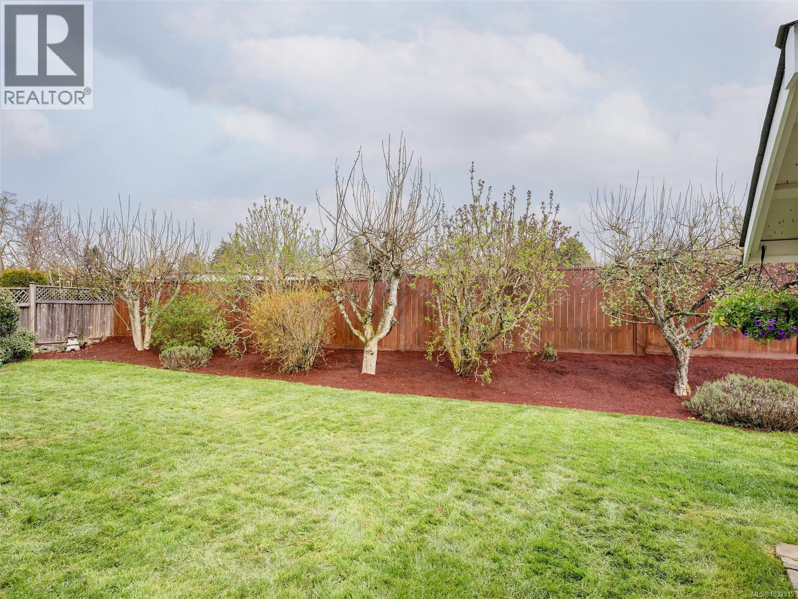  4205 Oakview Place, Saanich