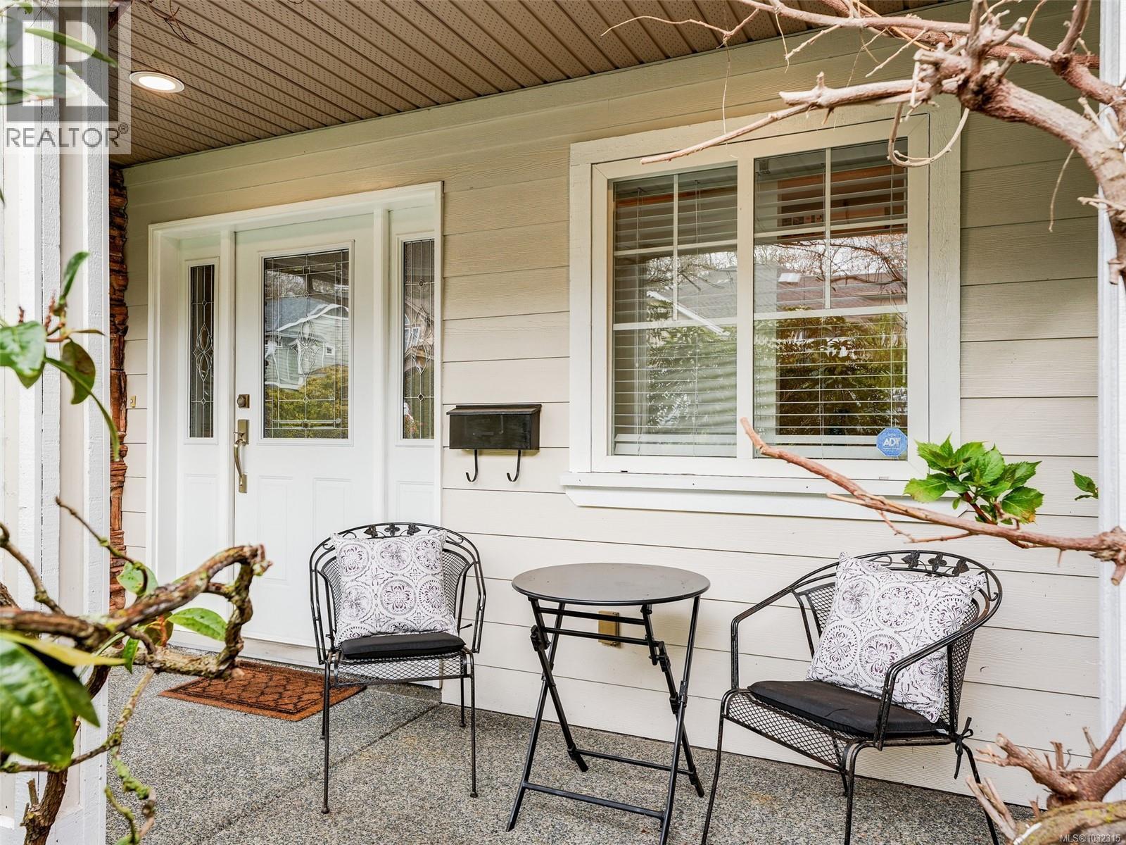  4205 Oakview Place, Saanich