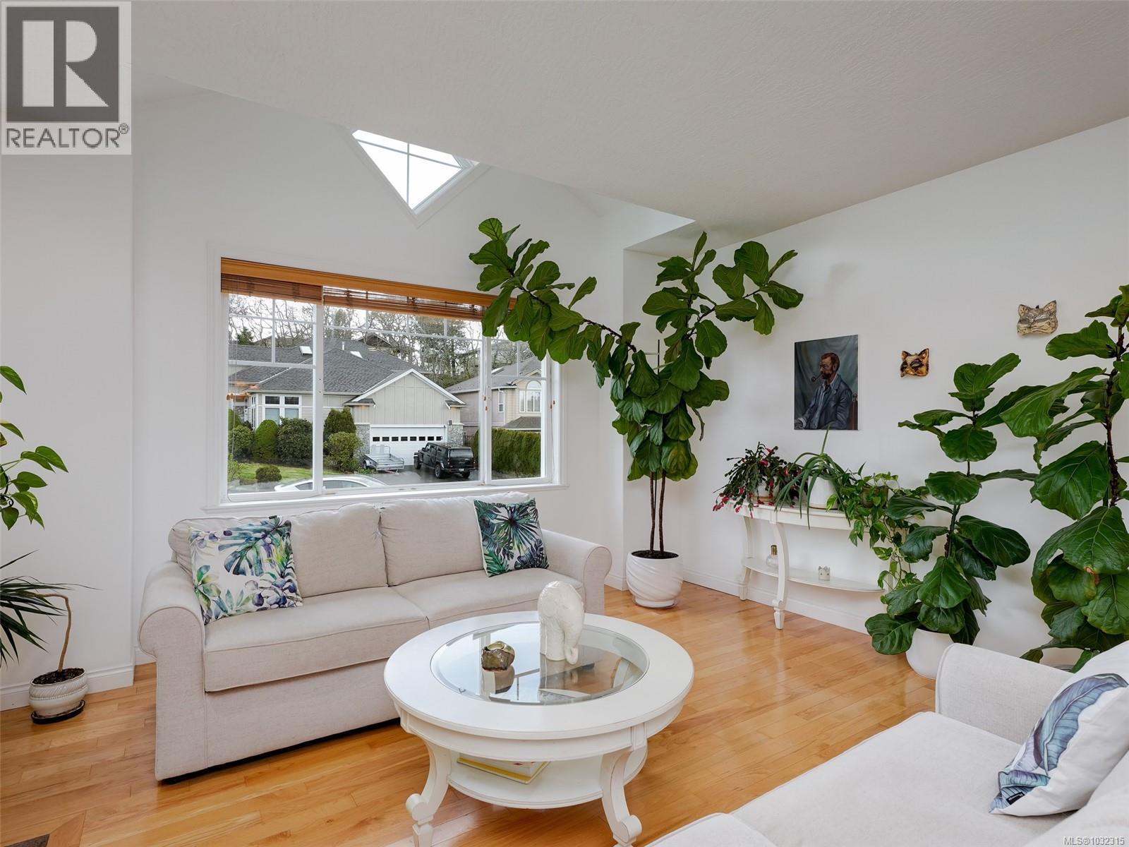  4205 Oakview Place, Saanich