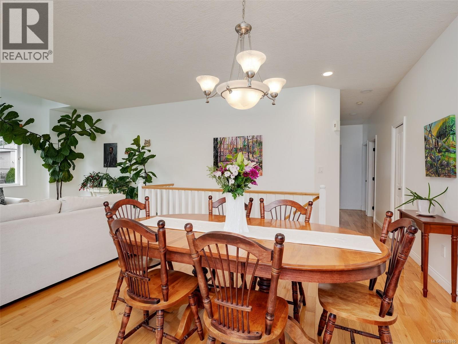  4205 Oakview Place, Saanich