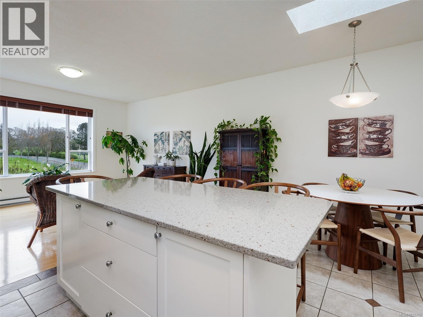  4205 Oakview Place, Saanich