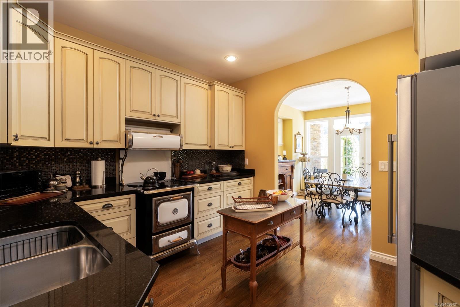 2308 RENFREW RD - 17