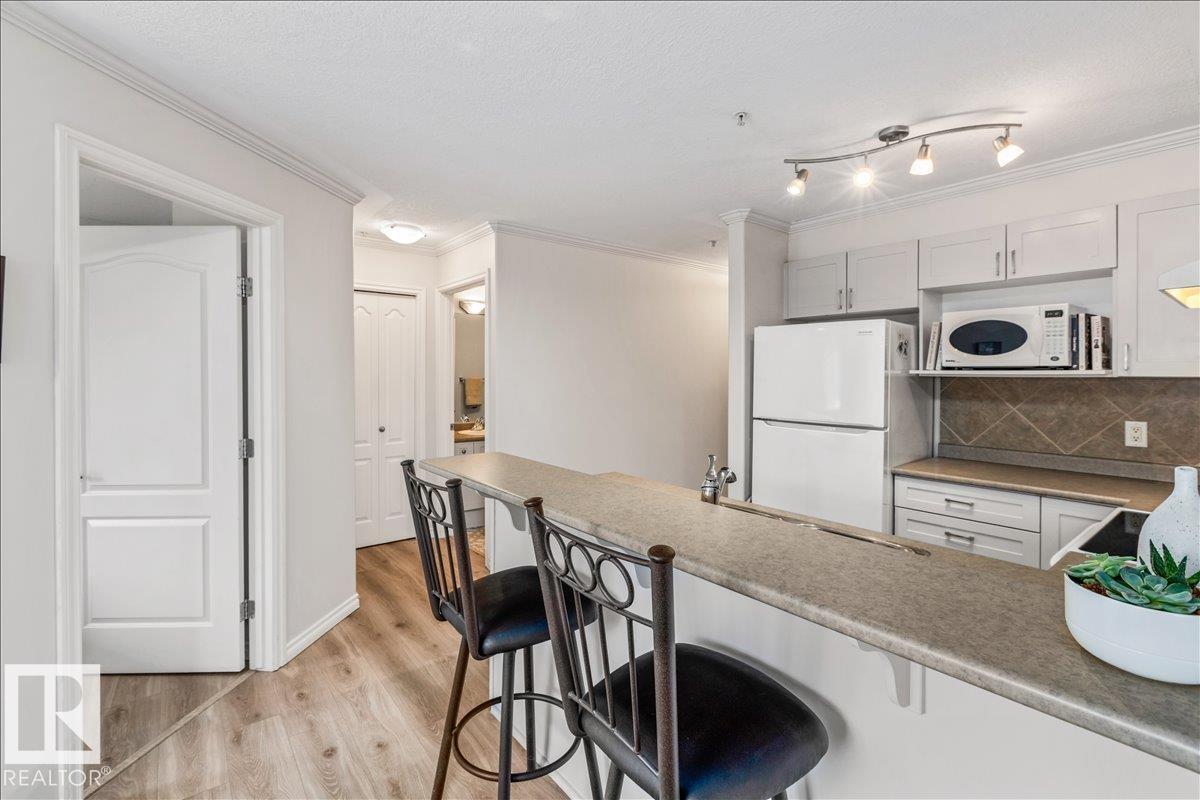 #206 9938 104 ST NW - 10