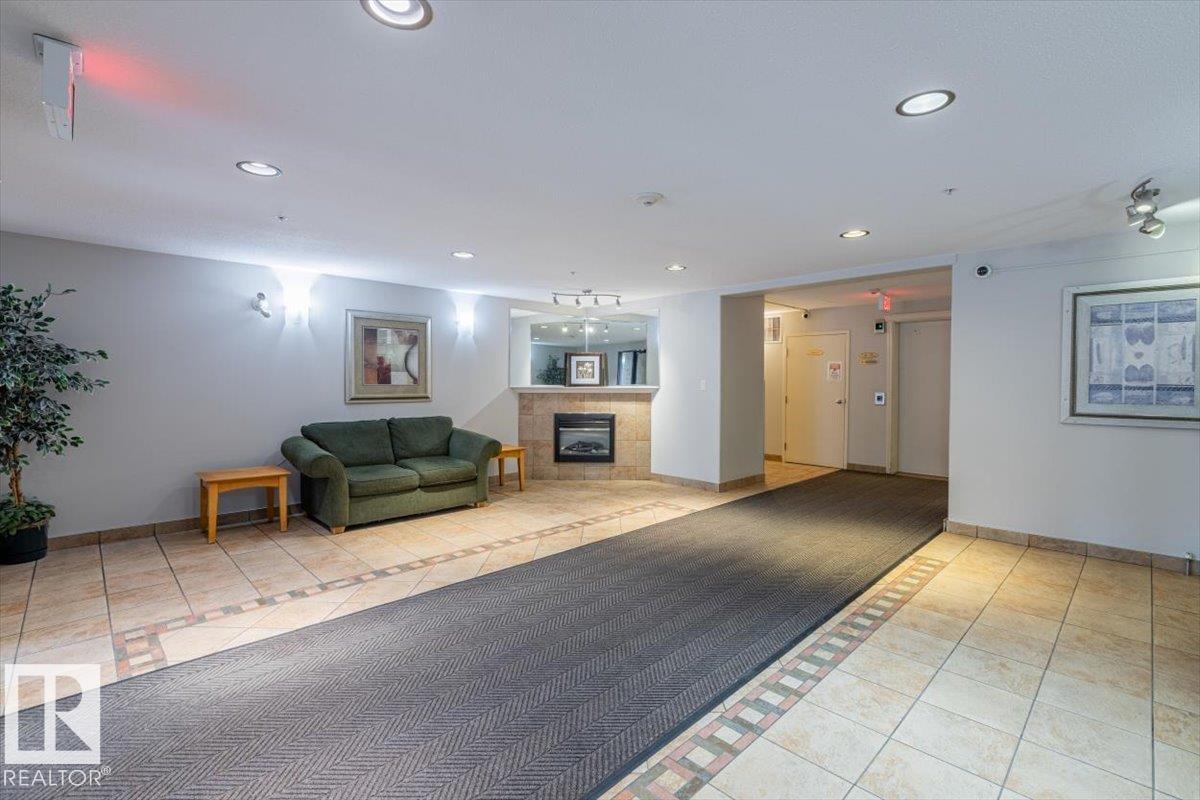 #206 9938 104 ST NW - 4