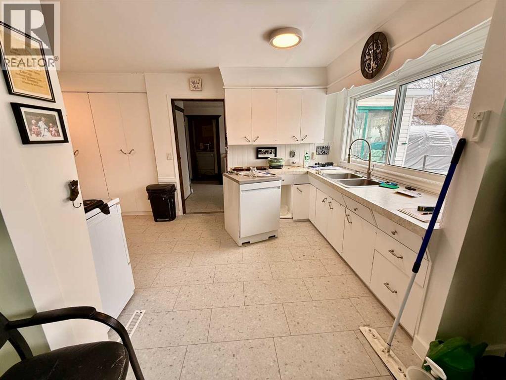 5111 49 STREET - 7